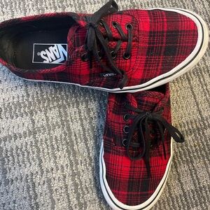 Vans Red and Black Plaid Low-Top Sneakers size 6.5 PreOwned very good condition